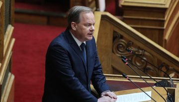 &Kappa;ώ&sigma;&tau;&alpha;&sigmaf; &Alpha;&chi;. &Kappa;&alpha;&rho;&alpha;&mu;&alpha;&nu;&lambda;ή&sigmaf; &gamma;&iota;&alpha; &Omicron;&Pi;&Epsilon;&Kappa;&Epsilon;&Pi;&Epsilon;: &laquo;&Pi;&omicron;&upsilon;&theta;&epsilon;&nu;ά &delta;&epsilon;&nu; &kappa;&alpha;&tau;&alpha;&gamma;&rho;ά&phi;&epsilon;&tau;&alpha;&iota; &sigma;&upsilon;&nu;&omicron;&mu;&iota;&lambda;ί&alpha; &mu;&omicron;&upsilon;&raquo;