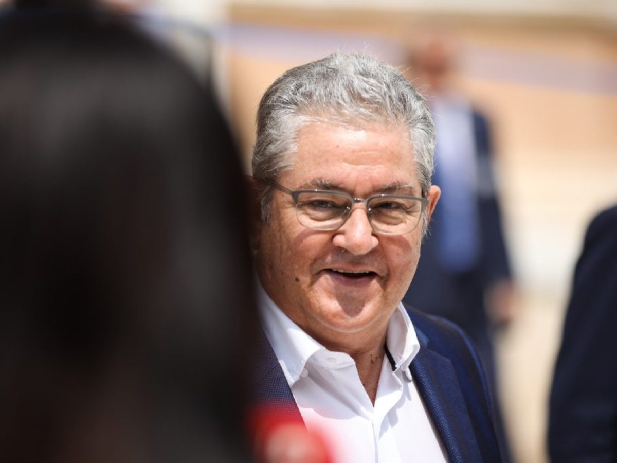 Κουτσούμπας: «Σε έναν κόσμο που φλέγεται, η λαϊκή σπίθα που σιγοκαίει να γίνει πυρκαγιά Ανάστασης Λαών!»