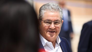 Κουτσούμπας: «Σε έναν κόσμο που φλέγεται, η λαϊκή σπίθα που σιγοκαίει να γίνει πυρκαγιά Ανάστασης Λαών!»