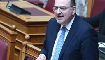 &Lambda;&alpha;&zeta;&alpha;&rho;ί&delta;&eta;&sigmaf;: &Sigma;&upsilon;&nu;&epsilon;&chi;ί&zeta;&epsilon;&tau;&alpha;&iota; &eta; &alpha;&nu;&tau;&iota;&pi;&alpha;&rho;ά&theta;&epsilon;&sigma;&eta; &kappa;&upsilon;&beta;έ&rho;&nu;&eta;&sigma;&eta;&sigmaf; &ndash; &alpha;&nu;&tau;&iota;&pi;&omicron;&lambda;ί&tau;&epsilon;&upsilon;&sigma;&eta;&sigmaf; &ndash; &laquo;&Omicron; &pi;&rho;&omega;&theta;&upsilon;&pi;&omicron;&upsilon;&rho;&gamma;ό&sigmaf; &epsilon;ί&chi;&epsilon; &epsilon;&upsilon;&theta;ύ&nu;&eta;&raquo;