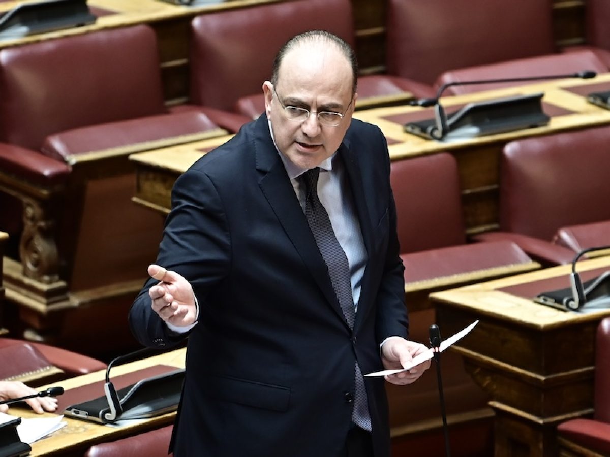 Μακάριος Λαζαρίδης, ο υφυπουργός με το «διορθωμένο» βιογραφικό