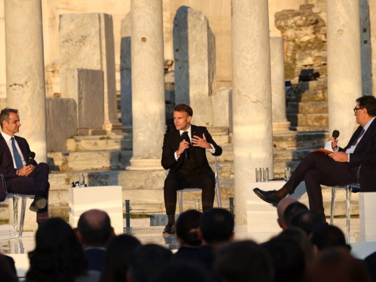 Μακρόν σε Μητσοτάκη: «Αν η κυριαρχία σας απειληθεί, θα είμαστε εδώ για εσάς»