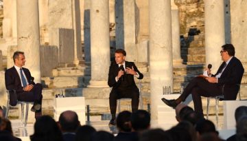 Μακρόν σε Μητσοτάκη: «Αν η κυριαρχία σας απειληθεί, θα είμαστε εδώ για εσάς»