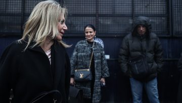 &Mu;&alpha;&rho;ί&alpha; &Kappa;&alpha;&rho;&upsilon;&sigma;&tau;&iota;&alpha;&nu;&omicron;ύ &ndash; &Theta;&epsilon;&sigma;&sigma;&alpha;&lambda;&omicron;&nu;ί&kappa;&eta;: &Mu;&alpha;&zeta;&iota;&kappa;έ&sigmaf; &alpha;&pi;&omicron;&chi;&omega;&rho;ή&sigma;&epsilon;&iota;&sigmaf; &alpha;&pi;ό &tau;&omicron; &kappa;ό&mu;&mu;&alpha; &tau;&eta;&sigmaf;