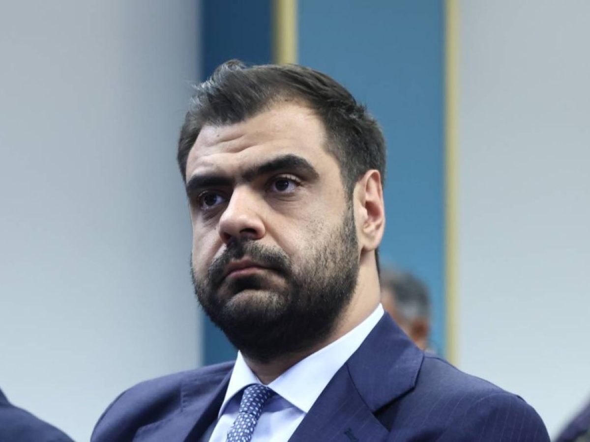 &Mu;&alpha;&rho;&iota;&nu;ά&kappa;&eta;&sigmaf; &kappa;&alpha;&tau;ά &Alpha;&nu;&delta;&rho;&omicron;&upsilon;&lambda;ά&kappa;&eta;: &laquo;&Epsilon;&pi;&iota;&kappa;ί&nu;&delta;&upsilon;&nu;&eta; &gamma;&iota;&alpha; &tau;&eta; &Delta;&eta;&mu;&omicron;&kappa;&rho;&alpha;&tau;ί&alpha; &eta; &epsilon;&pi;ί&theta;&epsilon;&sigma;&eta; &sigma;&tau;&eta; &Delta;&iota;&kappa;&alpha;&iota;&omicron;&sigma;ύ&nu;&eta;&raquo;