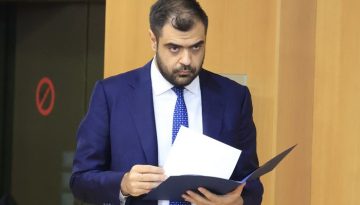 Μαξίμου: Η πρόταση Ανδρουλάκη για 4ήμερη εργασία οδηγεί σε «λουκέτα» επιχειρήσεων και ανεργία