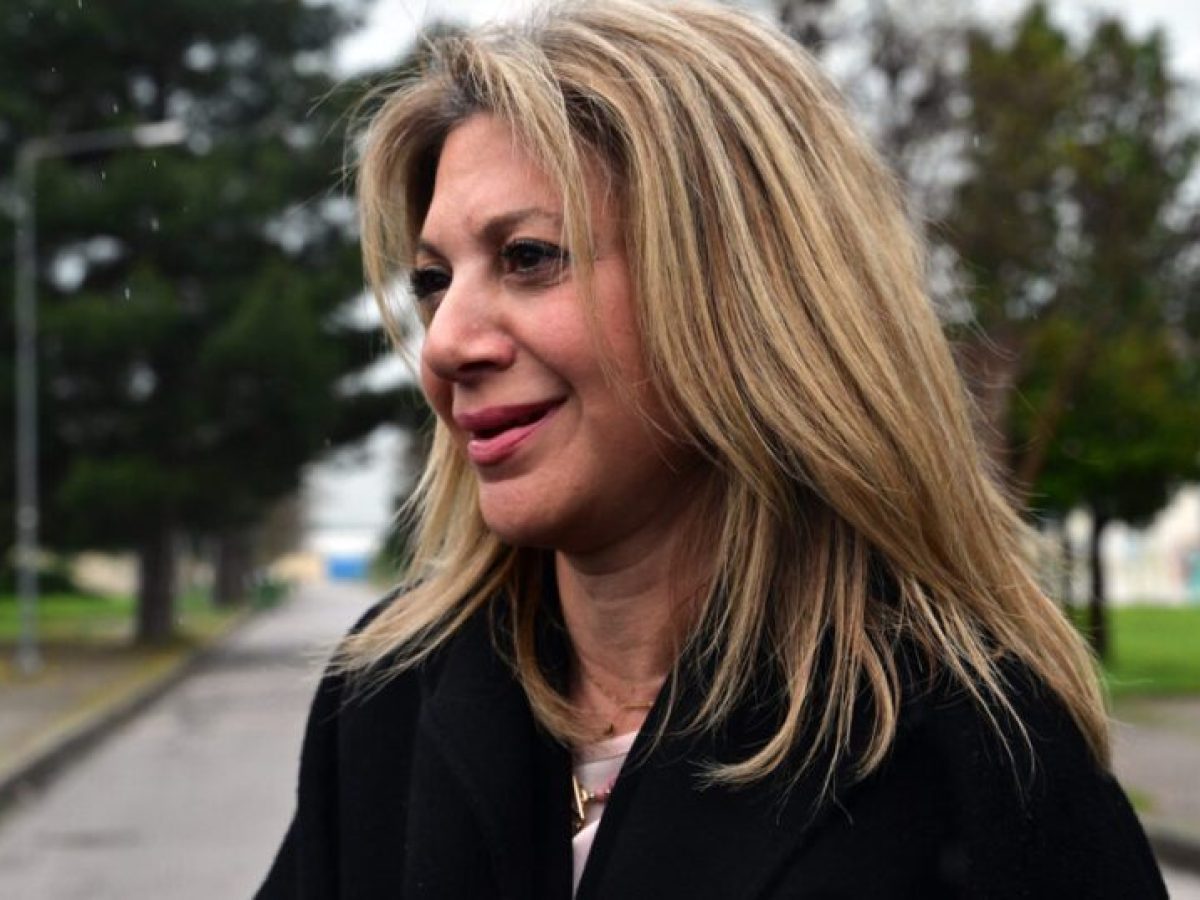 Μαζικές αποχωρήσεις από το κόμμα Καρυστιανού