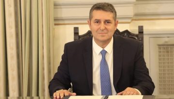 Με ανεύρυσμα εγκεφάλου διαγνώστηκε ο υφυπουργός Επικρατείας, Γιώργος Μυλωνάκης