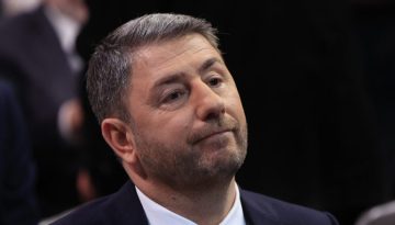 Με εκλογές απαντά το ΠΑΣΟΚ στο μήνυμα Μητσοτάκη: «Μουσικές καρέκλες» το ασυμβίβαστο υπουργού και βουλευτή