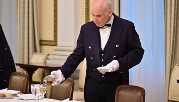&Mu;&epsilon;&nu;&omicron;ύ &mu;&epsilon; ά&rho;&omega;&mu;&alpha;&hellip; &theta;ά&lambda;&alpha;&sigma;&sigma;&alpha;&sigmaf; &pi;&rho;&omicron;&sigmaf; &tau;&iota;&mu;ή&nu; &tau;&omicron;&upsilon; &Mu;&alpha;&kappa;&rho;ό&nu;: &Phi;&iota;&lambda;έ&tau;&omicron; &kappa;&alpha;&rho;&alpha;&beta;ί&delta;&alpha;&sigmaf;, &Alpha;&iota;&gamma;&alpha;&iota;&omicron;&pi;&epsilon;&lambda;&alpha;&gamma;ί&tau;&iota;&kappa;&omicron; &phi;&alpha;&gamma;&kappa;&rho;ί &kappa;&alpha;&iota; &gamma;&alpha;&lambda;&alpha;&tau;ό&pi;&iota;&tau;&alpha;