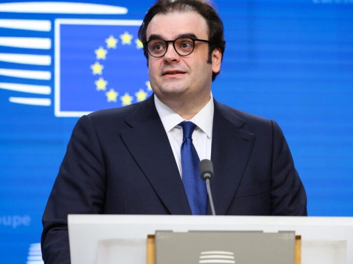 &Mu;&epsilon;&tau;&alpha;&xi;ύ &Mu;&alpha;&kappa;&rho;ό&nu; &kappa;&alpha;&iota;&hellip; &Tau;&rho;ό&tau;&sigma;&kappa;&iota; &omicron; &laquo;&Pi;&iota;&epsilon;&rho;&raquo;