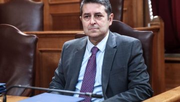 Μυλωνάκης μετά το εγκεφαλικό: Κρίσιμες οι επόμενες 10 ημέρες – Νέα επίσκεψη Μητσοτάκη στον Ευαγγελισμό