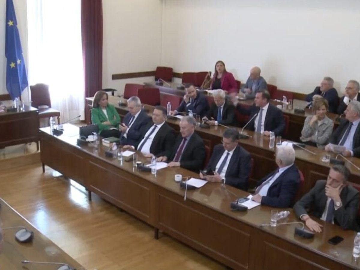 «Μύλος» στη Βουλή για τις ακέφαλες Ανεξάρτητες Αρχές – Σφοδρή σύγκρουση Κωνσταντοπούλου-Δουδωνή