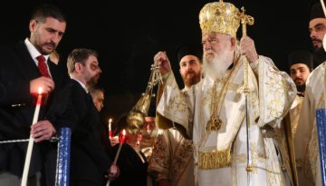 Μητρόπολη Αθηνών: Ανάσταση με παρόντες τους Νίκο Ανδρουλάκη και Νικήτα Κακλαμάνη (Εικόνες)