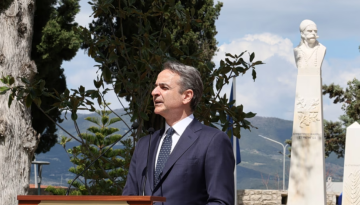 Μητσοτάκης από Μεσολόγγι: «Και εμείς πραγματοποιούμε τη δικιά μας έξοδο από μία Ελλάδα χαμηλών προσδοκιών»