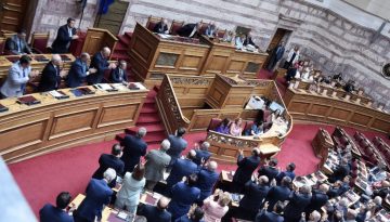 &Mu;&eta;&tau;&sigma;&omicron;&tau;ά&kappa;&eta;&sigmaf; &gamma;&iota;&alpha; &epsilon;&pi;&iota;&tau;&epsilon;&lambda;&iota;&kappa;ό &kappa;&rho;ά&tau;&omicron;&sigmaf;: Ά&lambda;&lambda;&omicron;&sigmaf; &omicron; &rho;ό&lambda;&omicron;&sigmaf; &tau;&omicron;&upsilon; &beta;&omicron;&upsilon;&lambda;&epsilon;&upsilon;&tau;ή, ά&lambda;&lambda;&omicron;&sigmaf; &tau;&eta;&sigmaf; &kappa;&upsilon;&beta;έ&rho;&nu;&eta;&sigma;&eta;&sigmaf; &ndash; &Tau;&omicron; &mu;ή&nu;&upsilon;&mu;&alpha; &sigma;&tau;&omicron;&upsilon;&sigmaf; &laquo;&alpha;&nu;&tau;ά&rho;&tau;&epsilon;&sigmaf;&raquo;
