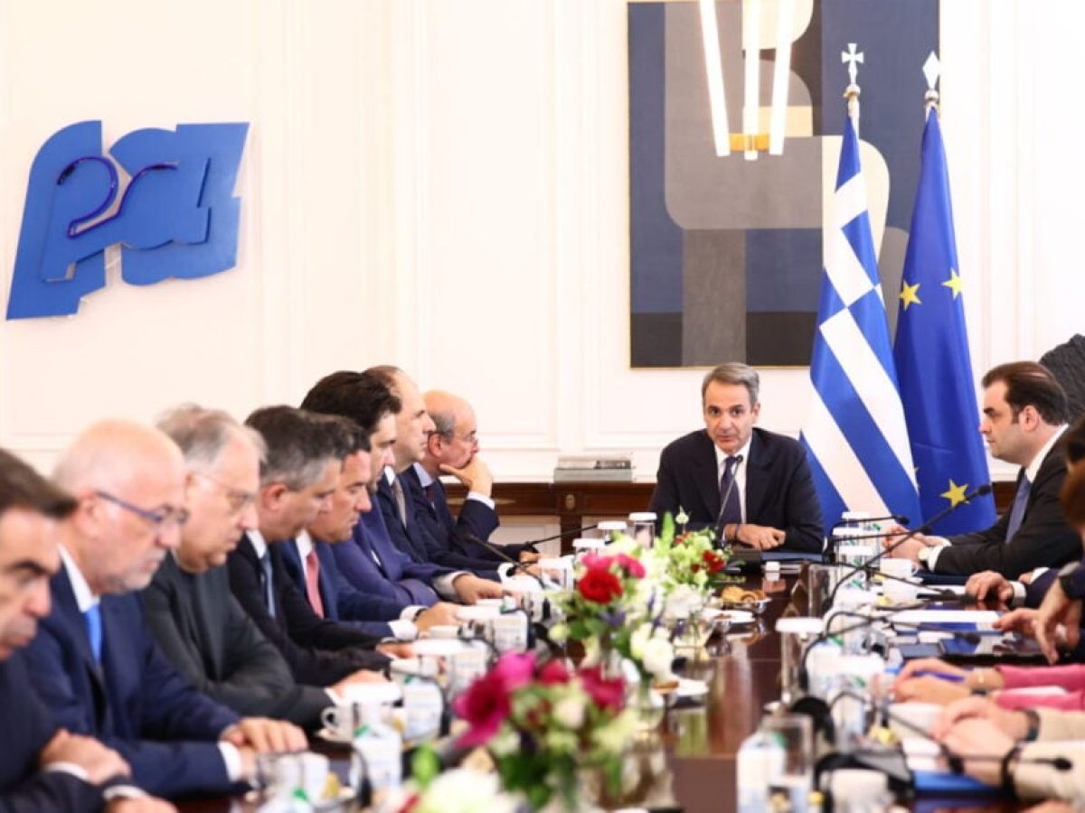 &Mu;&eta;&tau;&sigma;&omicron;&tau;ά&kappa;&eta;&sigmaf; &gamma;&iota;&alpha; &epsilon;&pi;&iota;&tau;&epsilon;&lambda;&iota;&kappa;ό &kappa;&rho;ά&tau;&omicron;&sigmaf;: &Alpha;&phi;&omicron;&rho;ά &tau;&eta;&nu; &epsilon;&kappa;&tau;&epsilon;&lambda;&epsilon;&sigma;&tau;&iota;&kappa;ή &epsilon;&xi;&omicron;&upsilon;&sigma;ί&alpha; &kappa;&alpha;&iota; ό&chi;&iota; &tau;&eta; &nu;&omicron;&mu;&omicron;&theta;&epsilon;&tau;&iota;&kappa;ή