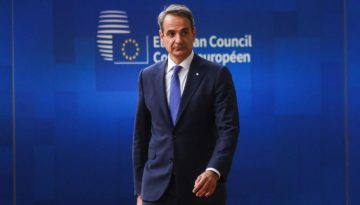 &Mu;&eta;&tau;&sigma;&omicron;&tau;ά&kappa;&eta;&sigmaf;: &laquo;&Mu;&epsilon;&gamma;ά&lambda;&eta; &beta;&rho;&alpha;&delta;&iota;ά &gamma;&iota;&alpha; &tau;&eta;&nu; &Omicron;&upsilon;&gamma;&gamma;&alpha;&rho;ί&alpha; &kappa;&alpha;&iota; &tau;&eta;&nu; &Epsilon;&upsilon;&rho;ώ&pi;&eta;, &sigma;&upsilon;&gamma;&chi;&alpha;&rho;&eta;&tau;ή&rho;&iota;&alpha; &Pi;έ&tau;&epsilon;&rho; &Mu;ά&gamma;&iota;&alpha;&rho;&raquo;