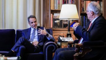 Μητσοτάκης σε Τασούλα: «Επίσκεψη με ξεχωριστό συμβολισμό αυτή του Μακρόν στη χώρα μας»