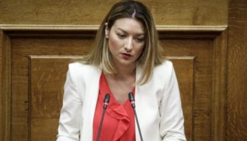 Νατάσα Γκαρά: Όνειρα θερινής νυκτός τα σενάρια διάλυσης του ΣΥΡΙΖΑ