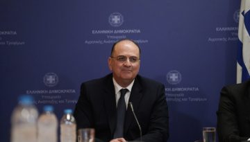 Νέα Αριστερά για Λαζαρίδη: «Πανηγύριζε ως “απόφοιτος δημόσιου ΑΕΙ” για τη διαγραφή των “αιώνιων φοιτητών”»