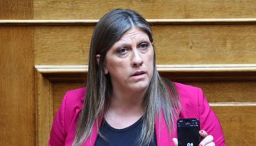 Νέο σόου Κωνσταντοπούλου στη Βουλή: Ανέβηκε στο βήμα και έπαιξε ηχητικό για τη Γάζα – «Κακοπαιγμένο θέατρο» είπε ο Καιρίδ
