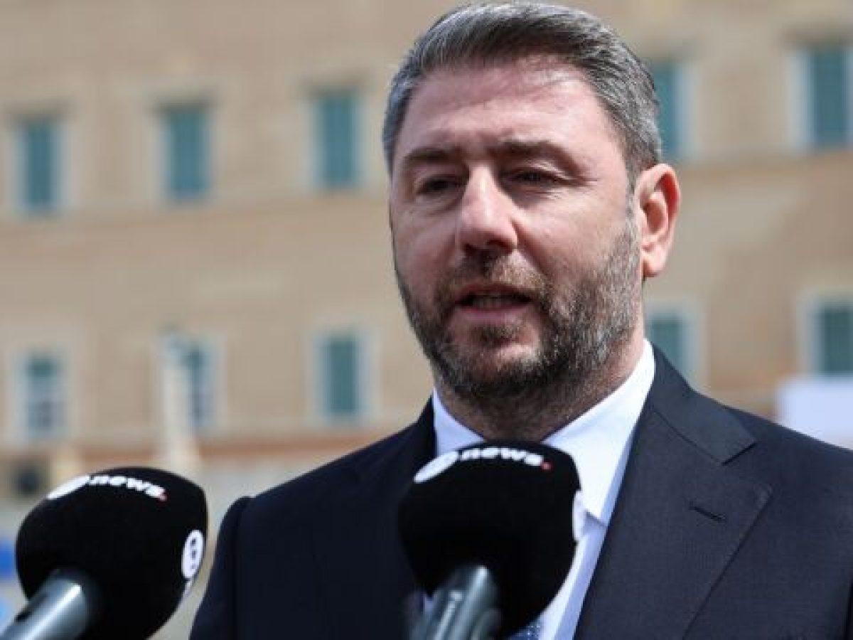 Νίκος Ανδρουλάκης: Στην Πλάκα για την περιφορά του Επιταφίου – Ανάσταση στη Μητρόπολη Αθηνών