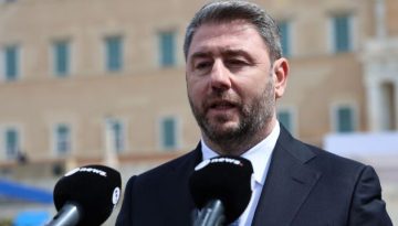 Νίκος Ανδρουλάκης: Στην Πλάκα για την περιφορά του Επιταφίου – Ανάσταση στη Μητρόπολη Αθηνών