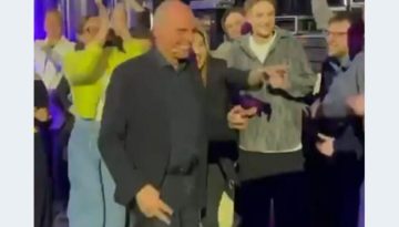Ο Γιάνης Βαρουφάκης χορεύει techno στη Μόσχα (βίντεο)