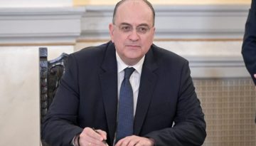 Ο Κασσελάκης αμφισβητεί το «πτυχίο» του Λαζαρίδη: «Πού σπουδάσατε»