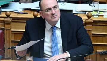 &Omicron; &Mu;&alpha;&kappa;ά&rho;&iota;&omicron;&sigmaf; &delta;&epsilon;&nu; &alpha;&phi;ή&nu;&epsilon;&iota; &laquo;&nu;&alpha; &alpha;&gamma;&iota;ά&sigma;&omicron;&upsilon;&nu;&raquo; &tau;&omicron;&upsilon;&sigmaf; &beta;&omicron;&upsilon;&lambda;&epsilon;&upsilon;&tau;έ&sigmaf; &tau;&eta;&sigmaf; &Nu;&Delta;