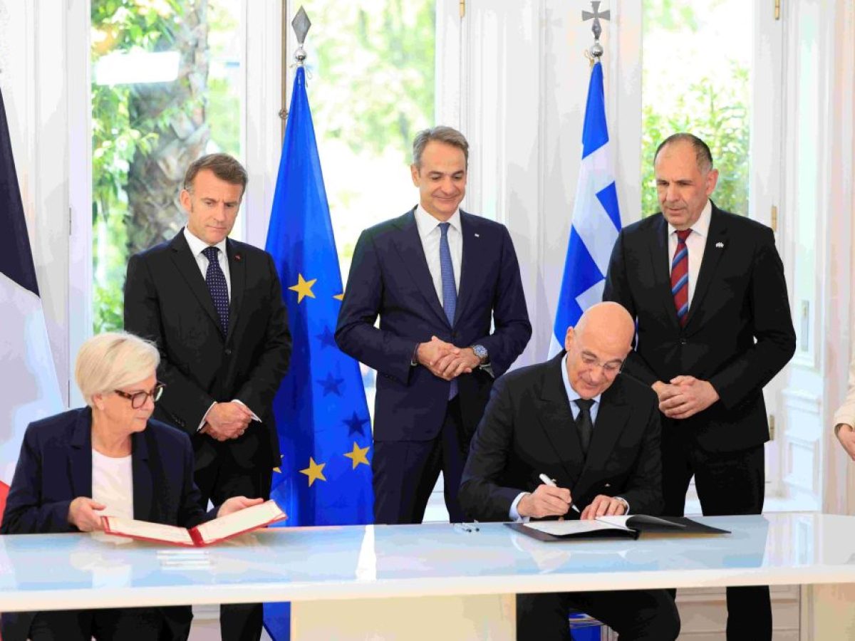 Ο Ν. Δένδιας και η Γαλλίδα ομόλογός του, υπέγραψαν την ανανέωση της συμφωνίας Ελλάδας – Γαλλίας