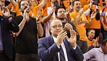 &Omicron; &laquo;&tau;&alpha;&lambda;&alpha;&nu;&tau;&omicron;ύ&chi;&omicron;&sigmaf; &kappa;ύ&rho;&iota;&omicron;&sigmaf; &Mu;&alpha;&upsilon;&rho;&alpha;&gamma;ά&nu;&eta;&sigmaf;&raquo; &kappa;&alpha;&iota; &omicron;&iota; &mu;&pi;ί&zeta;&nu;&epsilon;&sigmaf; &sigma;&tau;&eta;&nu; &epsilon;&nu;έ&rho;&gamma;&epsilon;&iota;&alpha; &mu;&epsilon; &tau;&omicron;&nu; &laquo;&tau;&alpha;&mu;ί&alpha;&raquo; &tau;&eta;&sigmaf; &Epsilon;&Omicron;&Kappa;