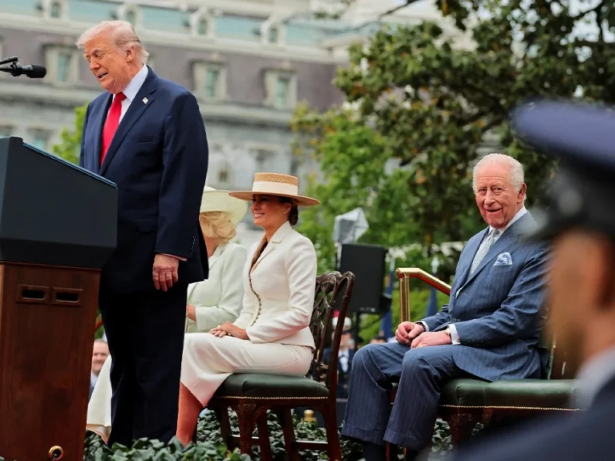 Ο Τραμπ υποδέχτηκε τον Κάρολο στον Λευκό Οίκο, «η μητέρα μου ήταν τσιμπημένη μαζί σου» του είπε, δείτε βίντεο