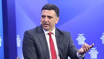 &Omicron; &Beta;&alpha;&sigma;ί&lambda;&eta;&sigmaf; &Kappa;&iota;&kappa;ί&lambda;&iota;&alpha;&sigmaf; &kappa;&rho;&omicron;ύ&epsilon;&iota; &kappa;ώ&delta;&omega;&nu;&alpha; &kappa;&iota;&nu;&delta;ύ&nu;&omicron;&upsilon; &gamma;&iota;&alpha; &tau;&eta;&nu; &kappa;&rho;ί&sigma;&eta; &sigma;&tau;&omicron; &Omicron;&rho;&mu;&omicron;&upsilon;&zeta; &kappa;&alpha;&iota; &tau;&omicron; &kappa;ό&sigma;&tau;&omicron;&sigmaf; &tau;&eta;&sigmaf; &pi;&rho;ά&sigma;&iota;&nu;&eta;&sigmaf; &mu;&epsilon;&tau;ά&beta;&alpha;&sigma;&eta;&sigmaf; &sigma;&tau;&eta; &nu;&alpha;&upsilon;&tau;&iota;&lambda;ί&alpha;