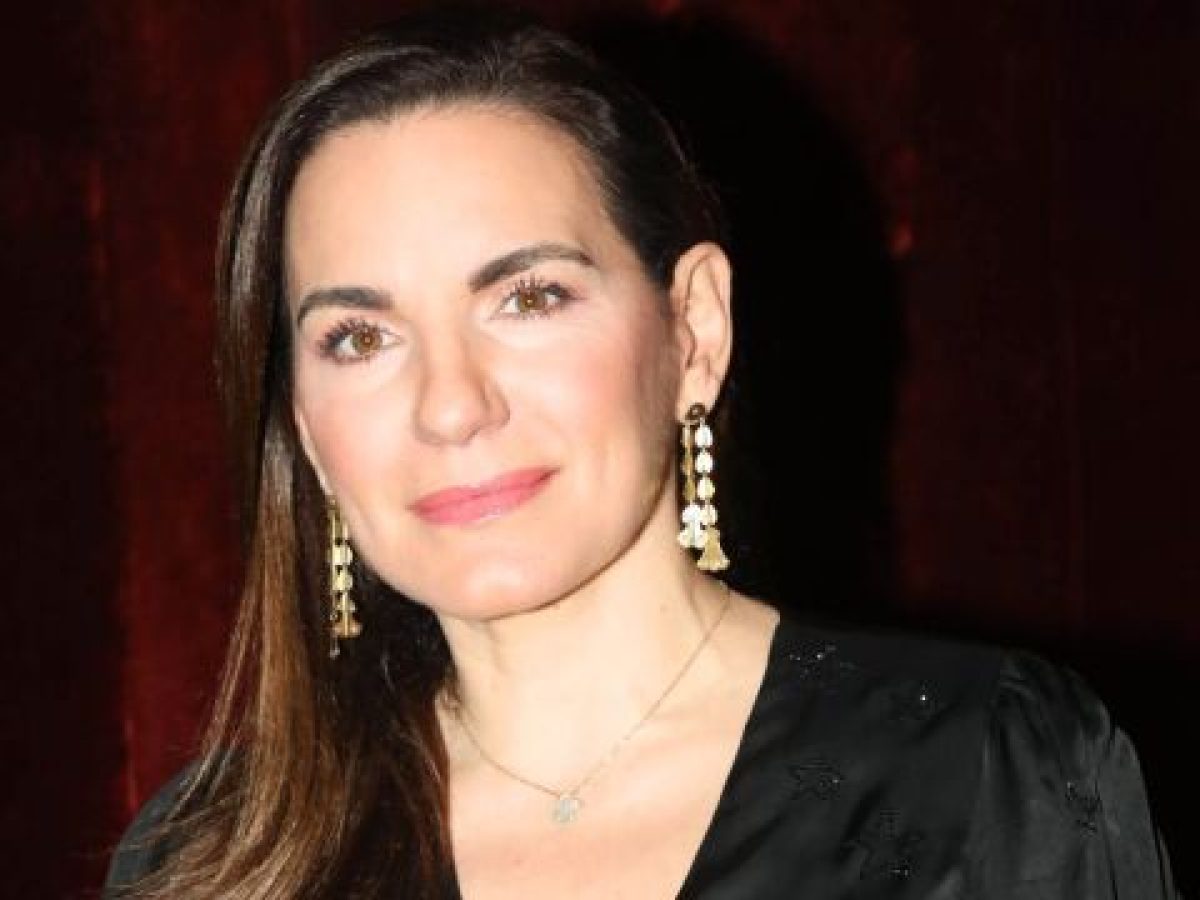 Όλγα Κεφαλογιάννη: Eύχεται για το Πάσχα αγκαλιασμένη με τα δίδυμα παιδιά της (Εικόνα)