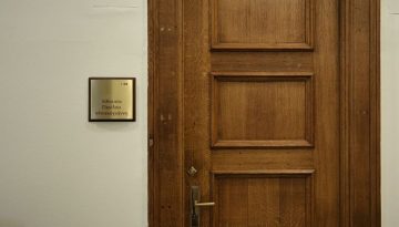 ΟΠΕΚΕΠΕ: Οι κρίσιμες ώρες στη Βουλή μετά τη διαβίβαση των δικογραφιών – Το βαρύ κλίμα και οι συζητήσεις