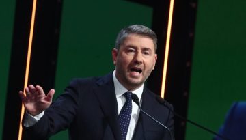 ΟΠΕΚΕΠΕ και υποκλοπές: Τα δύο «μπαζούκας» στην φαρέτρα του ΠΑΣΟΚ που ζητά εκλογές