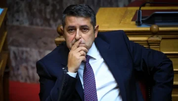 Ωρες αγωνίας για τον Γιώργο Μυλωνάκη που υποβλήθηκε με επιτυχία σε εμβολισμό του εγκεφαλικού ανευρύσματος