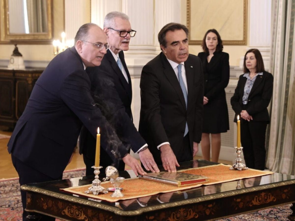 Ορκίστηκαν τα νέα μέλη της κυβέρνησης