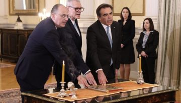 Ορκίστηκαν τα νέα μέλη της κυβέρνησης