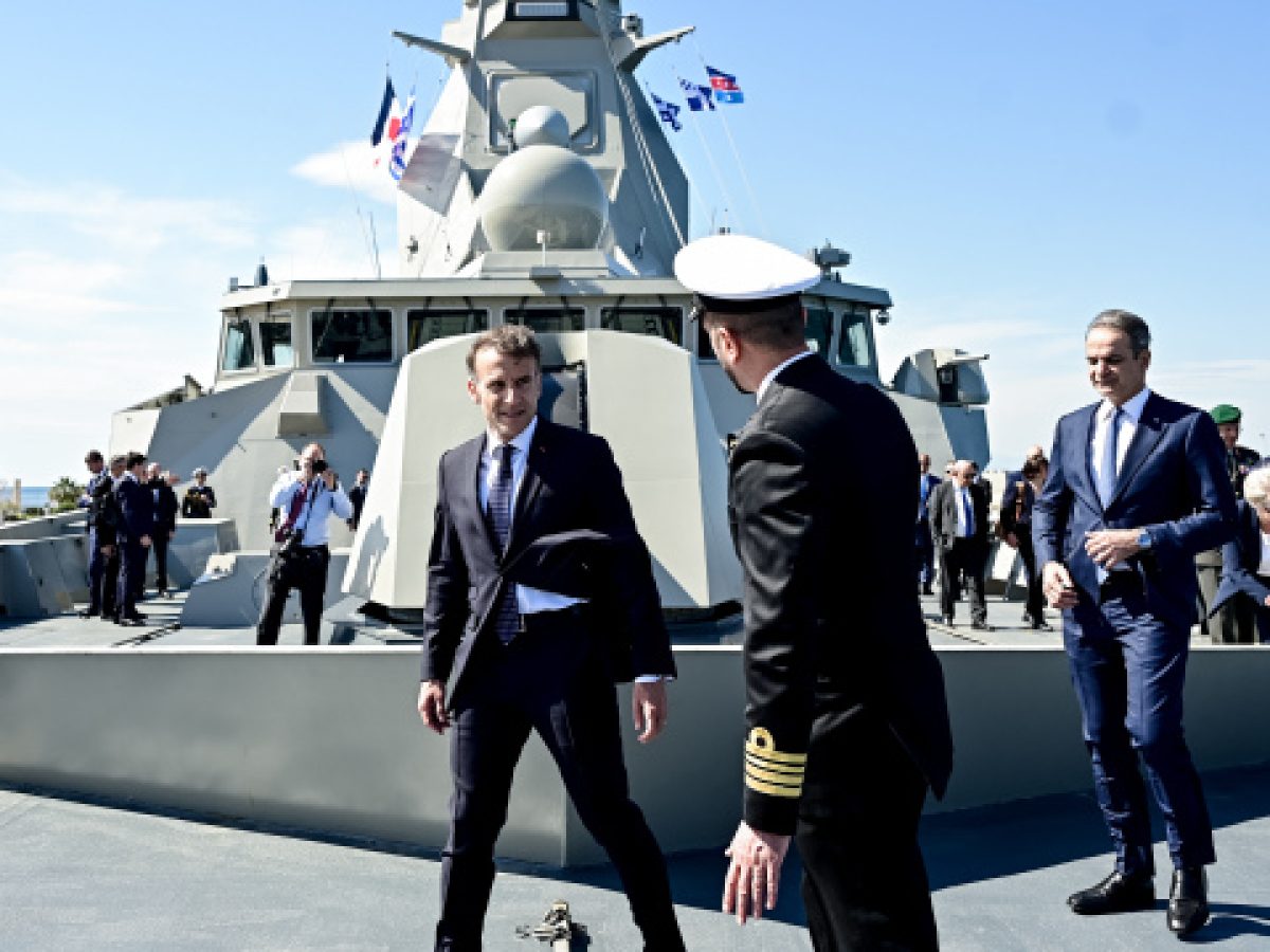Ούριο άνεμο και καλές θάλασσες ευχήθηκε ο Μακρόν στη φρεγάτα Κίμων, η ανάρτηση στο X