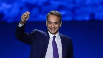Πασχαλινό μήνυμα Μητσοτάκη: Το φως της Ανάστασης ως οδηγός ενότητας και ελπίδας