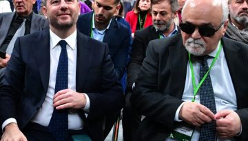 &Pi;&alpha;&Sigma;&omicron;&Kappa;: &Beta;&alpha;&rho;&delta;&alpha;&kappa;&alpha;&sigma;&tau;ά&nu;&eta;&sigmaf; &gamma;&rho;&alpha;&mu;&mu;&alpha;&tau;έ&alpha;&sigmaf; &ndash; &Alpha;&upsilon;&tau;&eta;́ &epsilon;ί&nu;&alpha;&iota; &eta; &sigma;ύ&nu;&theta;&epsilon;&sigma;&eta; &tau;&omicron;&upsilon; &Pi;&omicron;&lambda;&iota;&tau;&iota;&kappa;&omicron;ύ &Sigma;&upsilon;&mu;&beta;&omicron;&upsilon;&lambda;ί&omicron;&upsilon;, &tau;&alpha; &omicron;&nu;ό&mu;&alpha;&tau;&alpha;