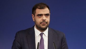 &Pi;&alpha;ύ&lambda;&omicron;&sigmaf; &Mu;&alpha;&rho;&iota;&nu;ά&kappa;&eta;&sigmaf;: &Tau;&omicron; &epsilon;&pi;&iota;&tau;&epsilon;&lambda;&iota;&kappa;ό &kappa;&rho;ά&tau;&omicron;&sigmaf; &sigma;&upsilon;&sigma;&tau;ά&theta;&eta;&kappa;&epsilon; &gamma;&iota;&alpha; &nu;&alpha; &delta;ί&nu;&epsilon;&iota; &lambda;ύ&sigma;&epsilon;&iota;&sigmaf; &kappa;&alpha;&iota; &alpha;&upsilon;&tau;ό &kappa;ά&nu;&epsilon;&iota;