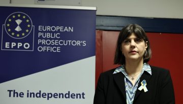 &Pi;&epsilon;&rho;&iota;&mu;έ&nu;&omicron;&nu;&tau;&alpha;&sigmaf; &xi;&alpha;&nu;ά &tau;&eta; &Lambda;ά&omicron;&upsilon;&rho;&alpha; &Kappa;&omicron;&beta;έ&sigma;&iota;