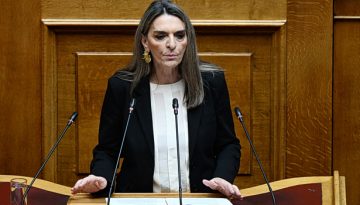Πέρκα στη Βουλή: Δεν μιλάμε για «παθογένειες» – Μιλάμε για καθεστώς, για ανεξέλεγκτη εξουσία