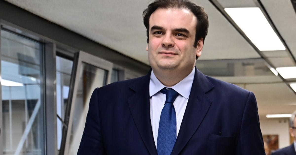 pierrakakis-i-anthropi-tis-genias