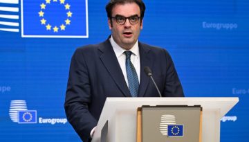 &Pi;&iota;&epsilon;&rho;&rho;&alpha;&kappa;ά&kappa;&eta;&sigmaf;: &laquo;&Omicron;&iota; &mu;&epsilon;&gamma;ά&lambda;&epsilon;&sigmaf; &alpha;&lambda;&lambda;&alpha;&gamma;έ&sigmaf; &sigma;&tau;&eta;&nu; &Epsilon;&upsilon;&rho;ώ&pi;&eta; &pi;&rho;έ&pi;&epsilon;&iota; &nu;&alpha; &gamma;ί&nu;&omicron;&upsilon;&nu; &gamma;&rho;ή&gamma;&omicron;&rho;&alpha; &kappa;&alpha;&iota; &alpha;&pi;&omicron;&phi;&alpha;&sigma;&iota;&sigma;&tau;&iota;&kappa;ά&raquo;