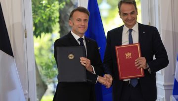 Ποιές είναι οι 9 συμφωνίες που υπέγραψαν… περιχαρείς οι Μητσοτάκης-Μακρόν